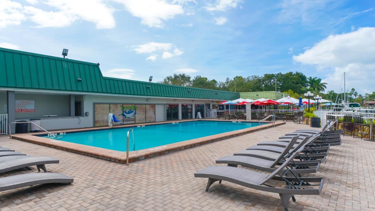 Heated Pool, Fireplace, 70" Tv, Waterfront & More! 萨拉索塔 外观 照片